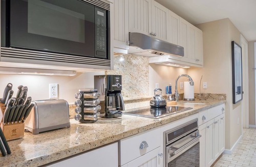 Kahuku Apartment | SUMMER REDUCED! Villa 317, KING bed, Penthouse Lvl Ocean View Turtle Bay