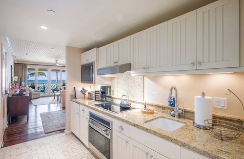 Kahuku Apartment | SUMMER REDUCED! Villa 317, KING bed, Penthouse Lvl Ocean View Turtle Bay