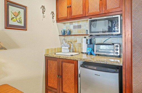 Wailua Apartment | Summer Special at Sunrise Hale | Oceanfront Studio with AC