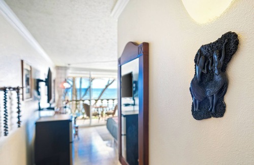 Wailua Apartment | Summer Special at Sunrise Hale | Oceanfront Studio with AC