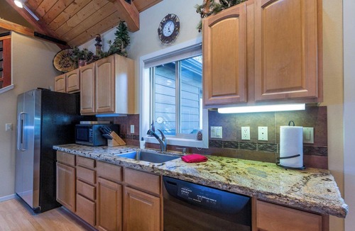 Deer Park House | Sunriver Home w/2 Master Suites, 4 BD, 3 BA, 10 SHARC Passes, Bikes