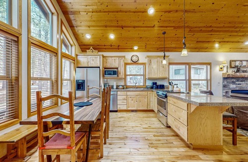 Overlook Park House | Sunriver home with private hot tub, SHARC passes for pools