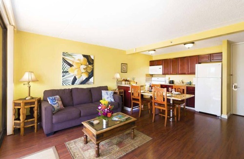 Waikiki Condo | Sunset condo w/pool, gym & Diamond Head views