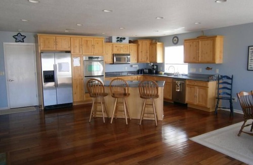 Bayshore House | Sweeping ocean views on two levels, spacious oceanfront house! Fiber Internet.