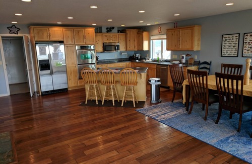 Bayshore House | Sweeping ocean views on two levels, spacious oceanfront house! Fiber Internet.