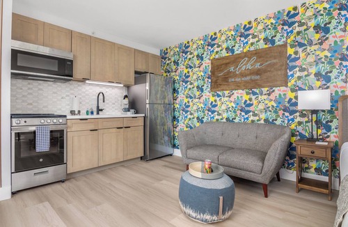 Waikiki Condo | The Aloha Studio! Free Parking