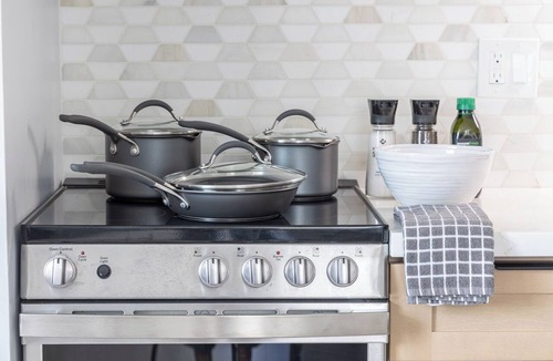 Waikiki Condo | The Aloha Studio! Free Parking