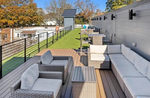 Virginia Highland Apartment | The Camille – Skyline Views + Rooftop in Atlanta