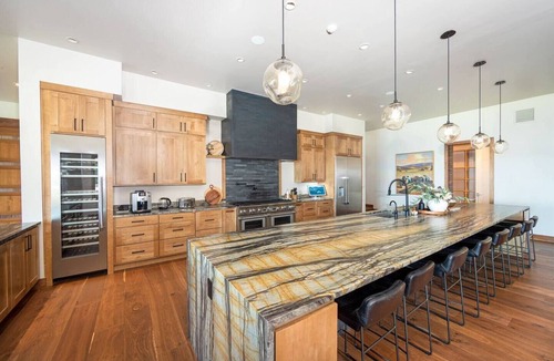 Woods Bay House | The Driftwood Lakefront Estate