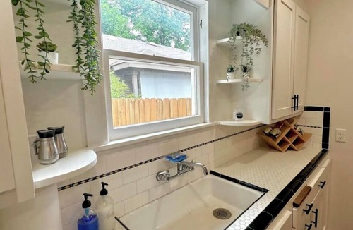 New Braunfels House | The Faust Haus at the Guadalupe with a hot tub !