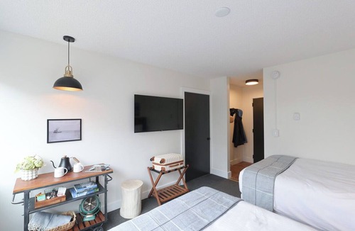 Homer Hotel | The Moosetide Hotel