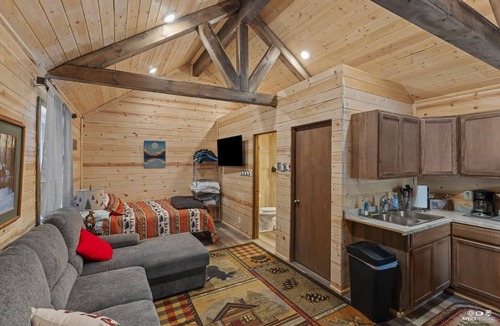 Kalifornsky Cabin | The Uinta - Studio Cabin