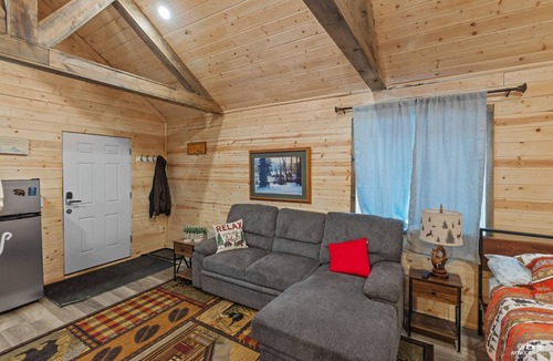 Kalifornsky Cabin | The Uinta - Studio Cabin