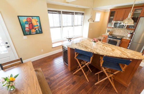 Yachting Village Condo | Top Floor Condo with Loft on Desired Thames Street