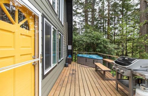 Lakeside House | Treetop Lodge - 2 Homes on one Property!