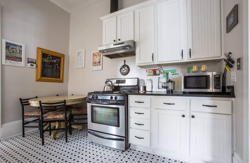 Seventh Ward House | Treme Shotgun House 3 Blocks to French Quarter Sleeps up to 2