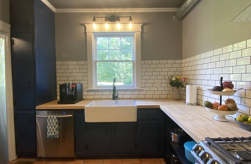 Bohannon House | Victorian Farmhouse w/private waterfront & pier at the mouth of Mobjack Bay