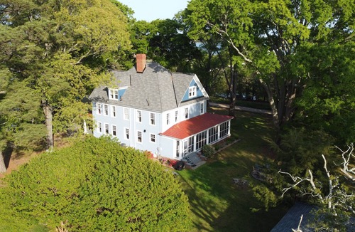 Bohannon House | Victorian Farmhouse w/private waterfront & pier at the mouth of Mobjack Bay