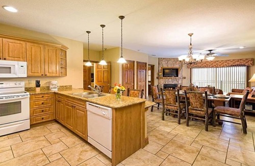 Gatlinburg Resort | VIEWS! 2 BD-2 BA WATER PARK! MOUNTAIN TOP! PET! March, June, July, Christmas