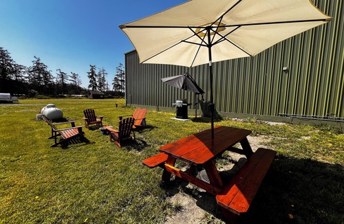 Oak Harbor House | Vintage Airstream at the Airport