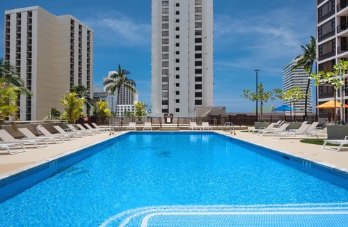 Waikiki Apartment | Waikiki Banyan condo with lanai & resort access