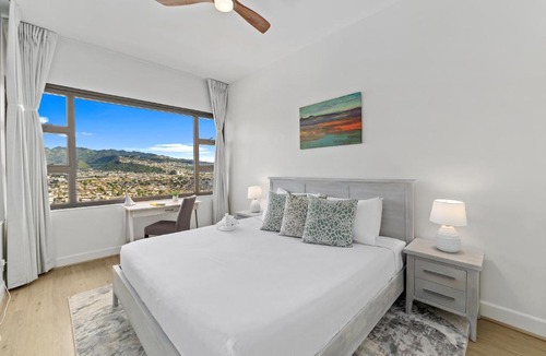 Waikiki Apartment | Waikiki Banyan condo with lanai & resort access