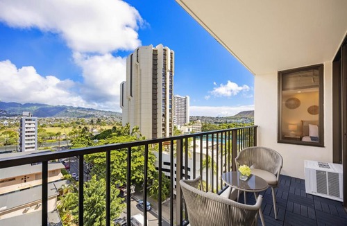 Waikiki Apartment | Waikiki condo with private lanai & resort access