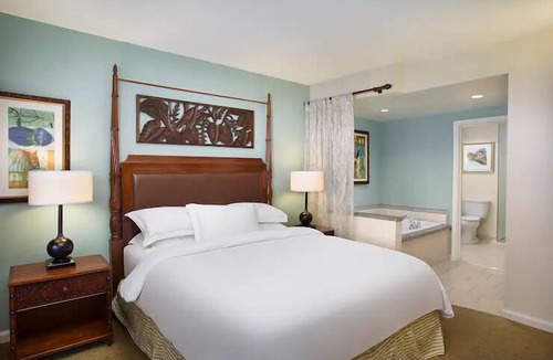 Waikiki Resort | Waikiki | Island Escape | Pool & Beach