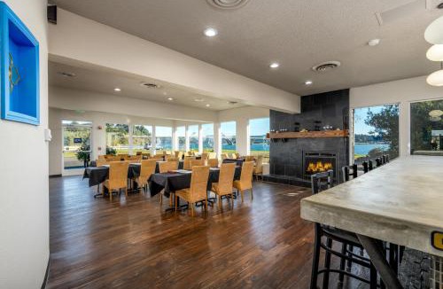 Bayshore Hotel | Waldport Bayfront Hotel & Restaurant