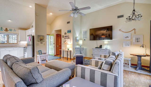 1/2 Mi to Beach Access: Southern Shores Gem + Deck