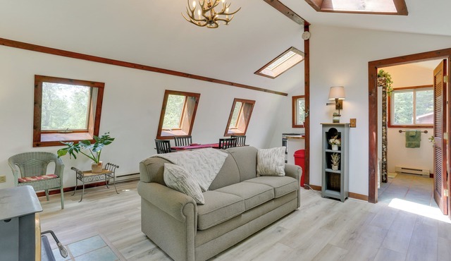 1 Mi to River: Pet-Friendly Studio in Milanville!