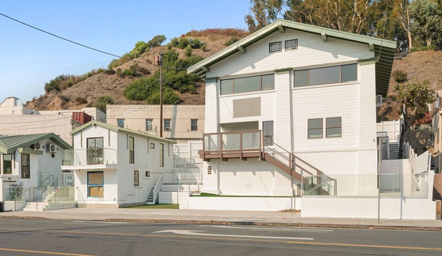 119 Pacific Coast Suites