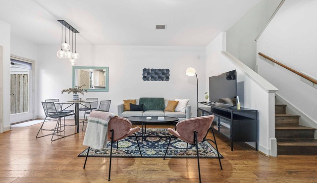 16 min to Stadium · Designer Home · Sleeps 7 · Free Garage Parking