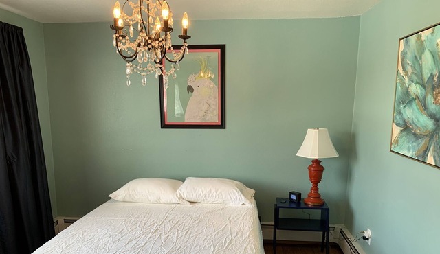 2 Bed, 1 Bath Quiet Duplex Unit