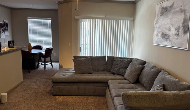 2-bedroom apartment in charming Houston with AC and fitness room