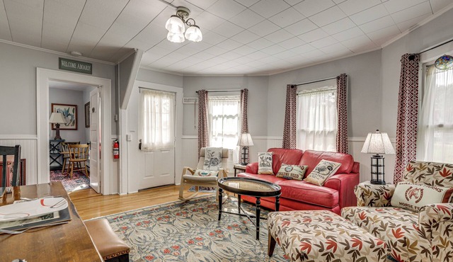 2 Mi to Beach & Boardwalk! New London Haven