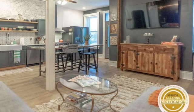 2BR with Workspaces & Deck ABODEbucks