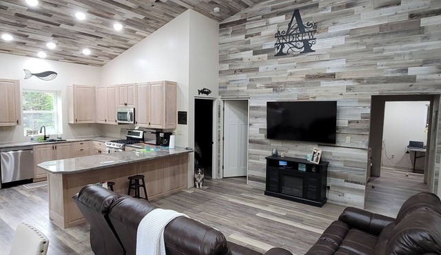 3-bedroom apartment in enchanting Ketchikan with AC