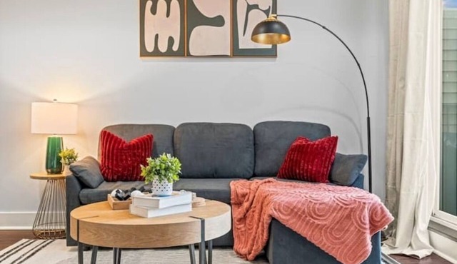 3BR Near Metro - Walk to Met - Free Parking - Terrace - 8 pp