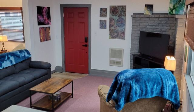 3rd Street Stop-cottage house,walking distance to middle of town and activities
