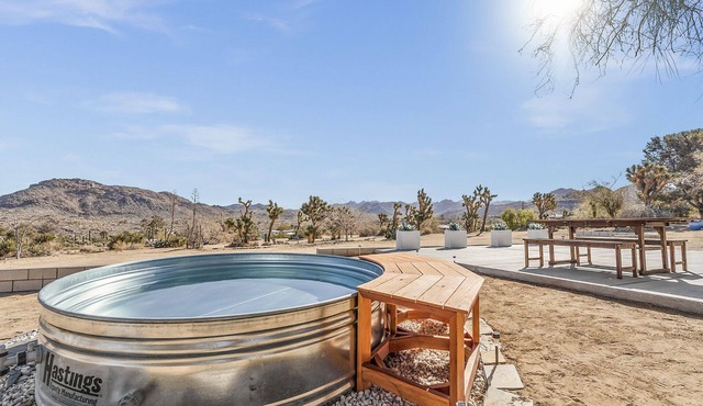 5mins away from Joshua Tree National Park!