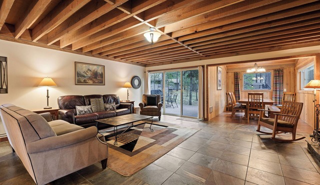 7 Little Court - Steps to SHARC, Hot Tub, SHARC, New Listing