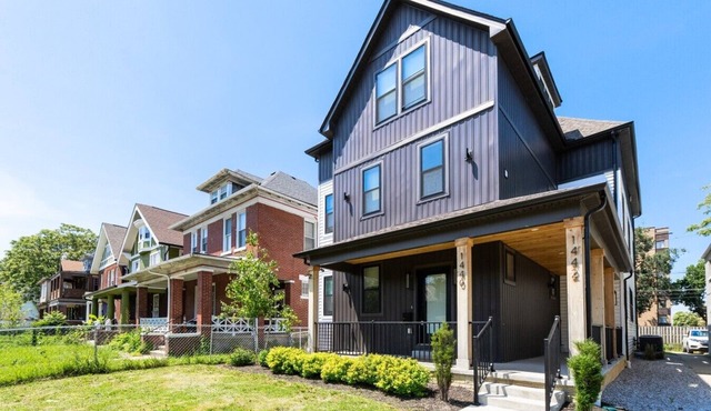 A stunning, brand-new 3-story townhome (~2,000 sq ft) in the heart of Old Town East. 4 bedrooms, 3.5 baths, sleeps 10 with king and queen beds, en-suite bathrooms, and a garage. Steps from Franklin Park, minutes to downtown and OSU — built for family trip