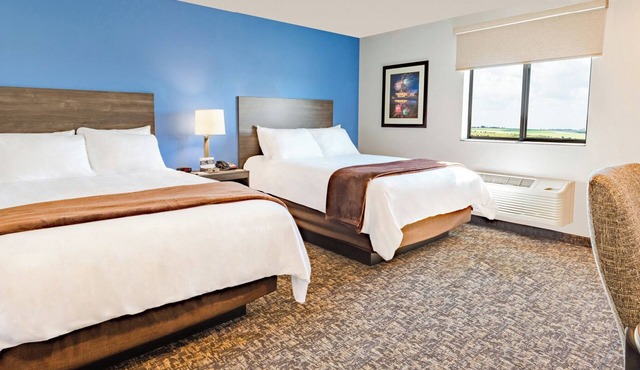 Affordable Room with Full Kitchen for Extended Stay Comfort, Pet-Friendly