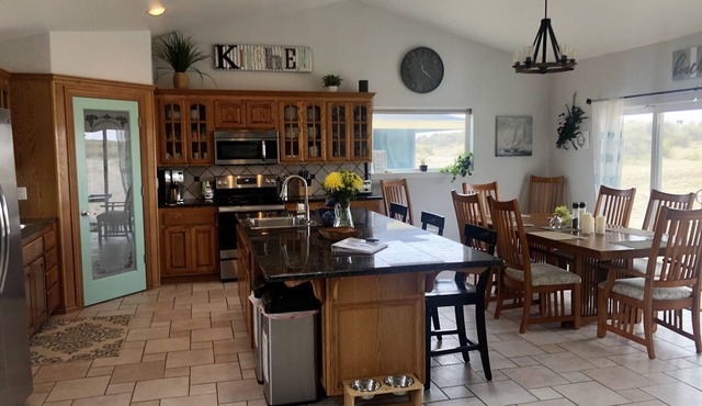 Beach Front-Bay View.- Pool Access- Spacious-Relaxing-Pets. Great Spot!