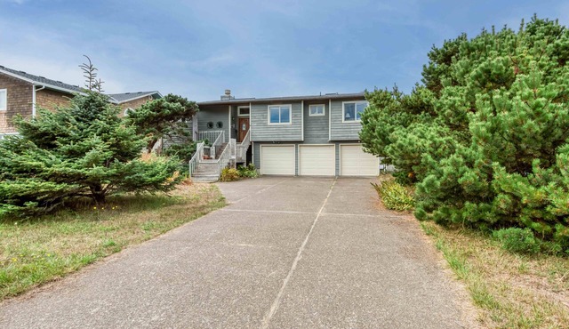 Beachfront Home with Beach Access, Deck and Sweeping Ocean Views