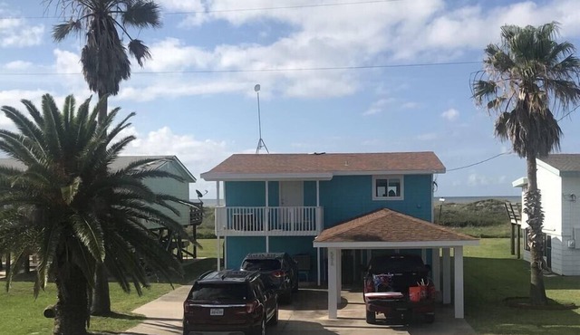 Beachfront Home with Outstanding Beach Views; Quick Walk to Ocean.