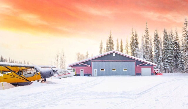 Biplane Hangar: Lakeviews with Northern Lights