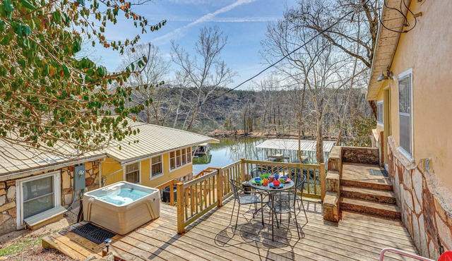 Boat & Fish! 1950s Rockaway Beach Cabin w/Hot Tub