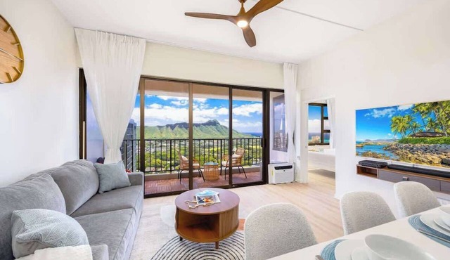 Breezy 1BR w/ocean, mountain & city views